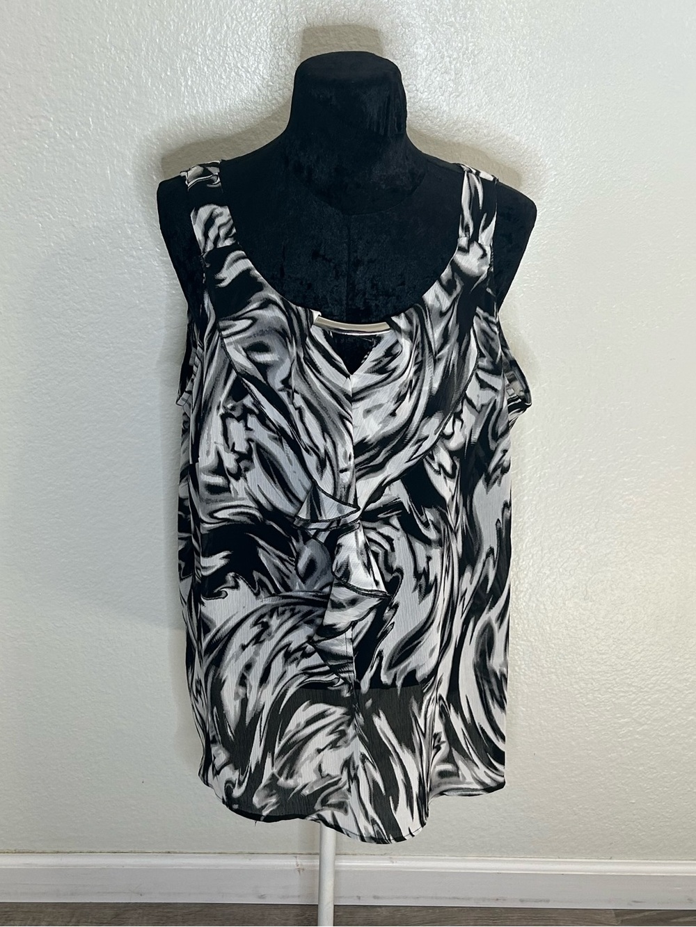 Avenue Black & White Abstract Blouse Plus Size 22/24